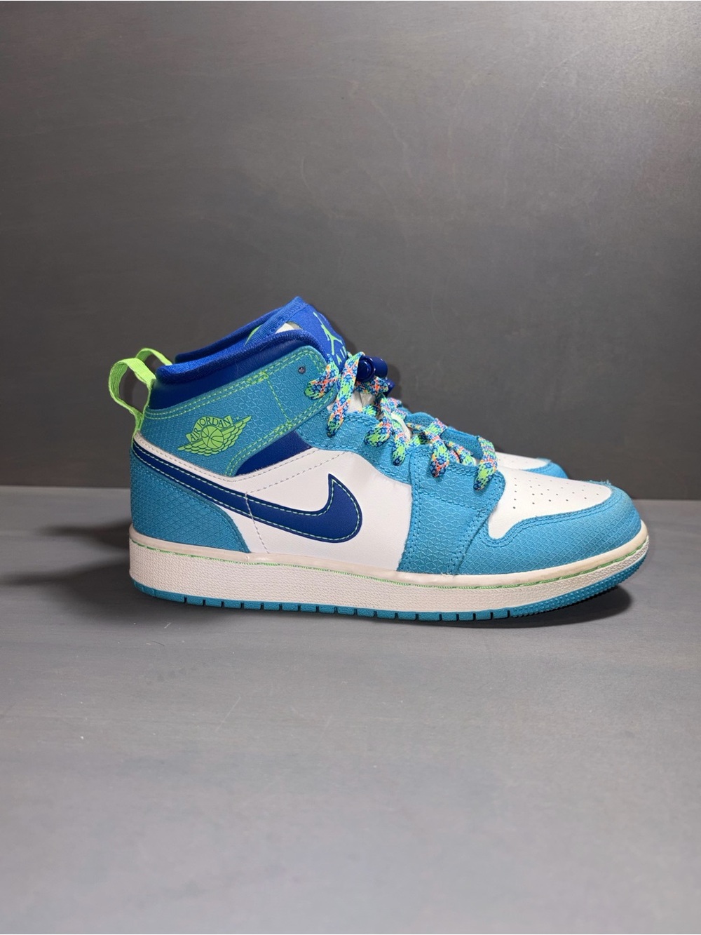 Nike Air Jordan 1 DA8010-400 Sprite Blue Youth Sz 4.5Y Women Size 6 Preowned